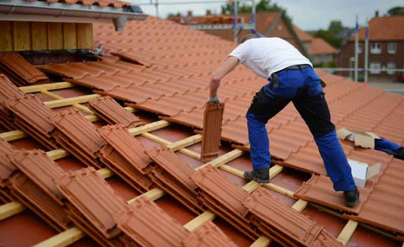 Travaux de couverture - SM.RENOV : artisan toiturier couvreur zingueur en Belgique : région Flamande, Wallonne, Bruxelles … : Travaux de couverture, faîtage en neuf et en rénovation. intervention urgence fuite toiture. Travaux de zinguerie ... Intervention en Belgique : région Flamande, Wallonne, Bruxelles …