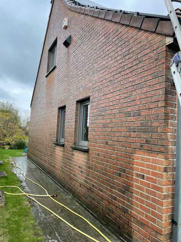 Nettoyage et peinture façade - SM.RENOV en Belgique, région Flamande, Wallonne et Bruxelles … : artisan peintre : Nettoyage, démoussage, traitement anti mousse et ravalement peinture façade boiserie ferronnerie,  imperméabilisation façade. ... Intervention en Belgique : région Flamande, Wallonne et Bruxelles …