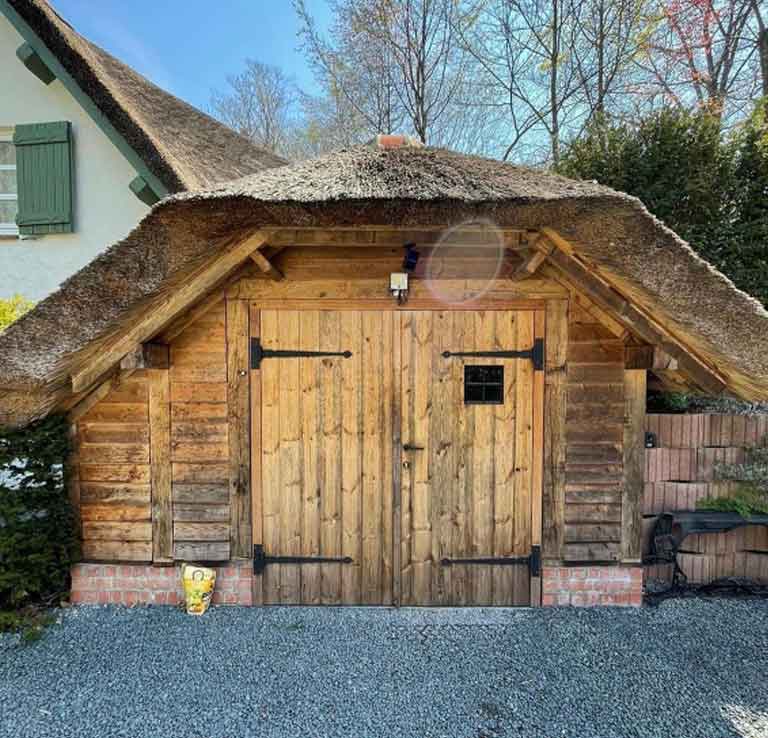 Nettoyage et peinture façade - SM.RENOV en Belgique, région Flamande, Wallonne et Bruxelles … : artisan peintre : Nettoyage, démoussage, traitement anti mousse et ravalement peinture façade boiserie ferronnerie,  imperméabilisation façade. ... Intervention en Belgique : région Flamande, Wallonne et Bruxelles …