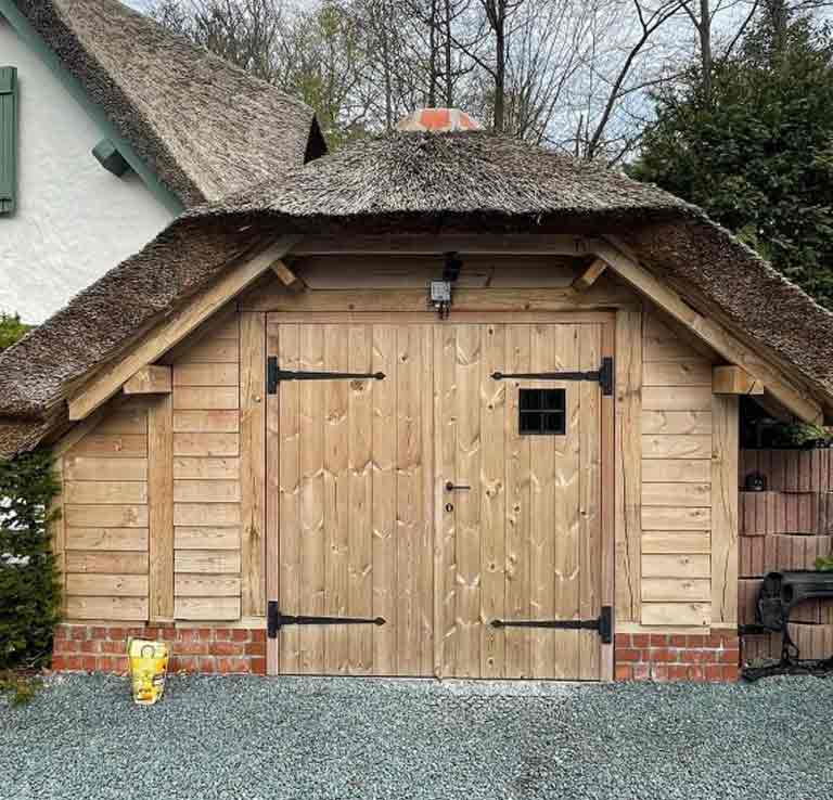 Nettoyage et peinture façade - SM.RENOV en Belgique, région Flamande, Wallonne et Bruxelles … : artisan peintre : Nettoyage, démoussage, traitement anti mousse et ravalement peinture façade boiserie ferronnerie,  imperméabilisation façade. ... Intervention en Belgique : région Flamande, Wallonne et Bruxelles …