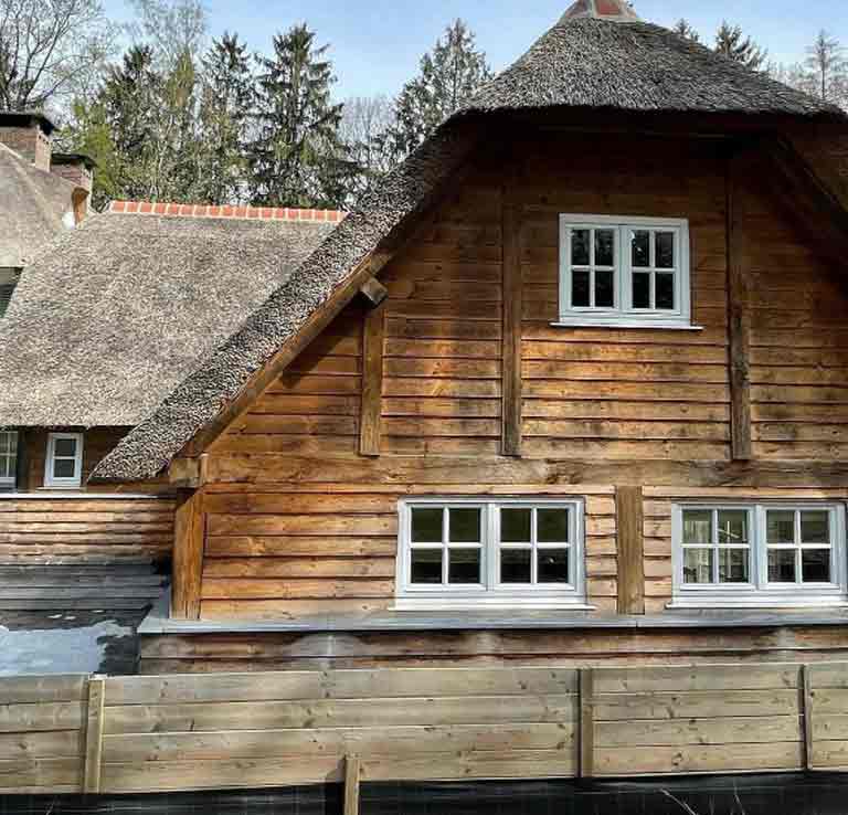 Nettoyage et peinture façade - SM.RENOV en Belgique, région Flamande, Wallonne et Bruxelles … : artisan peintre : Nettoyage, démoussage, traitement anti mousse et ravalement peinture façade boiserie ferronnerie,  imperméabilisation façade. ... Intervention en Belgique : région Flamande, Wallonne et Bruxelles …