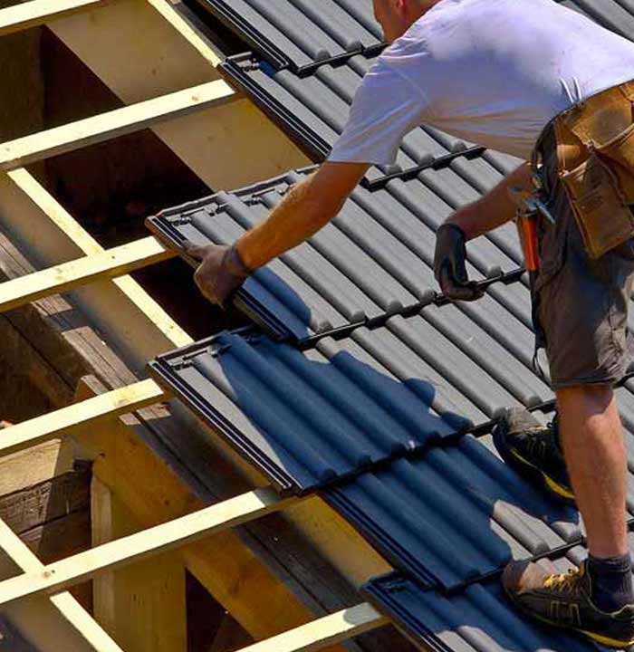 SM.RENOV : Artisan couvreur en  Belgique, : région Flamande, Wallonne et Bruxelles … Travaux de rénovation de toiture, zinguerie, nettoyage démoussage peinture hydrofuge toiture, étanchéité toit plat terrasse roofing, traitement des bois de charpente, nettoyage ravalement peinture imperméabilisation façade, nettoyage des extérieurs : klinker, pierre bleue.. ... en Belgique : région Flamande, Wallonne et Bruxelles …