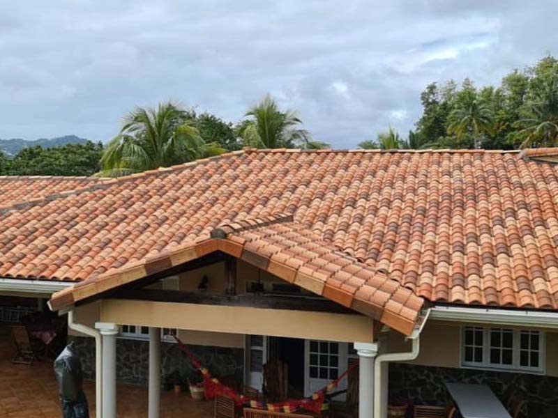 Nettoyage toiture - SM.RENOV artisan couvreur toiturier en Belgique : région Flamande, Wallonne, Bruxelles …: Nettoyage, démoussage traitement anti mousse et peinture hydrofuge colorée toiture en Belgique : région Flamande, Wallonne, Bruxelles …