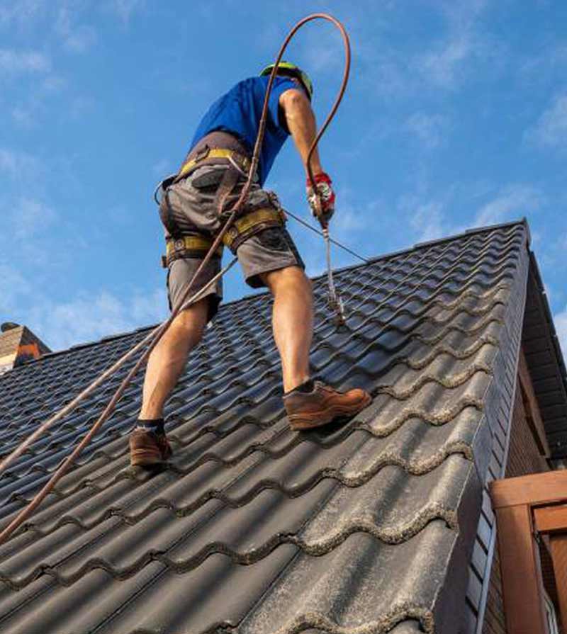 Nettoyage toiture - SM.RENOV artisan couvreur toiturier en Belgique : région Flamande, Wallonne, Bruxelles …: Nettoyage, démoussage traitement anti mousse et peinture hydrofuge colorée toiture en Belgique : région Flamande, Wallonne, Bruxelles …