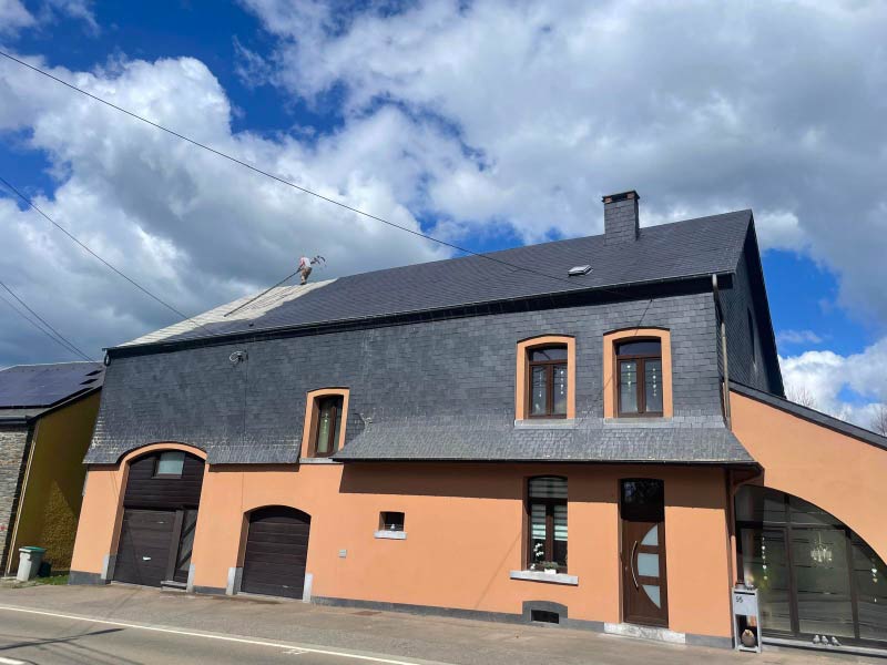 Nettoyage toiture - SM.RENOV artisan couvreur toiturier en Belgique : région Flamande, Wallonne, Bruxelles …: Nettoyage, démoussage traitement anti mousse et peinture hydrofuge colorée toiture en Belgique : région Flamande, Wallonne, Bruxelles …