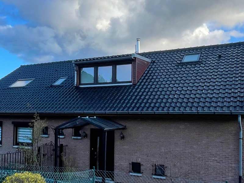 Nettoyage toiture - SM.RENOV artisan couvreur toiturier en Belgique : région Flamande, Wallonne, Bruxelles …: Nettoyage, démoussage traitement anti mousse et peinture hydrofuge colorée toiture en Belgique : région Flamande, Wallonne, Bruxelles …